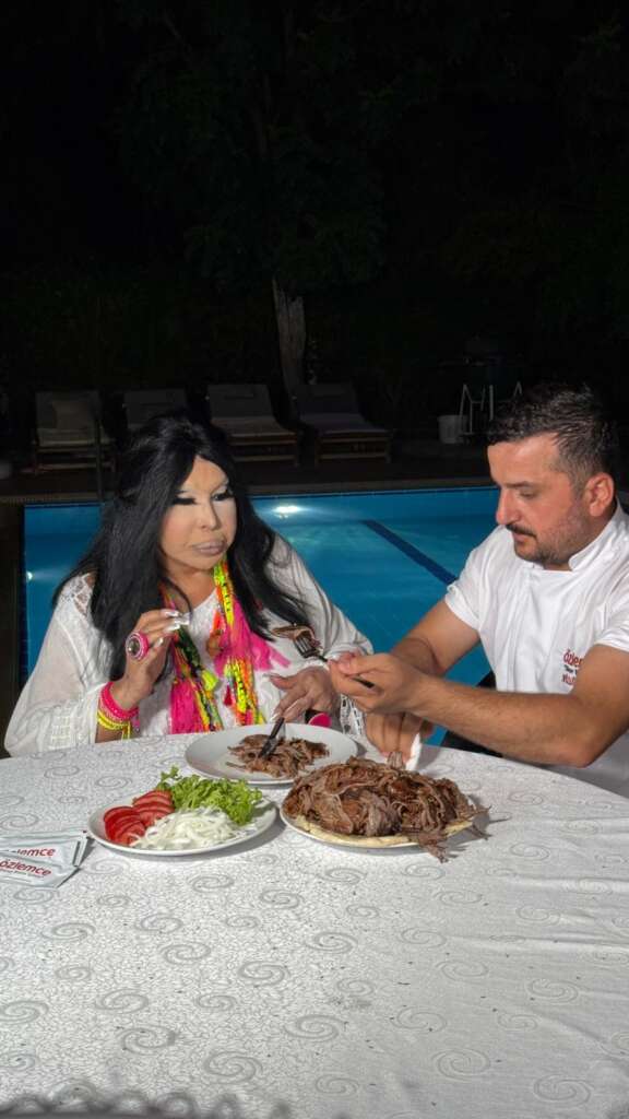 Türk sanat müziğinin dev ismi, zarafeti ve güçlü sesiyle kalplerin sultanı olan Bülent Ersoy’un sofrasında yer almak, Özlemce Döner için tarifsiz bir gurur kaynağı oldu.